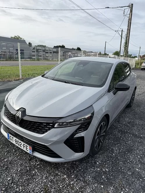 Location de véhicule Clio 5 avec livraison à Tarbes, Tarbes, A.D Location